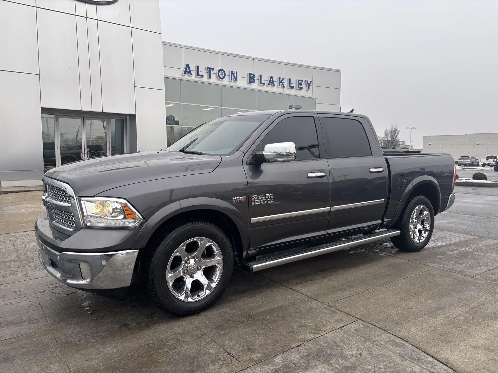2017 RAM 1500 LARAMIE 4X2 CREW CAB 5'7