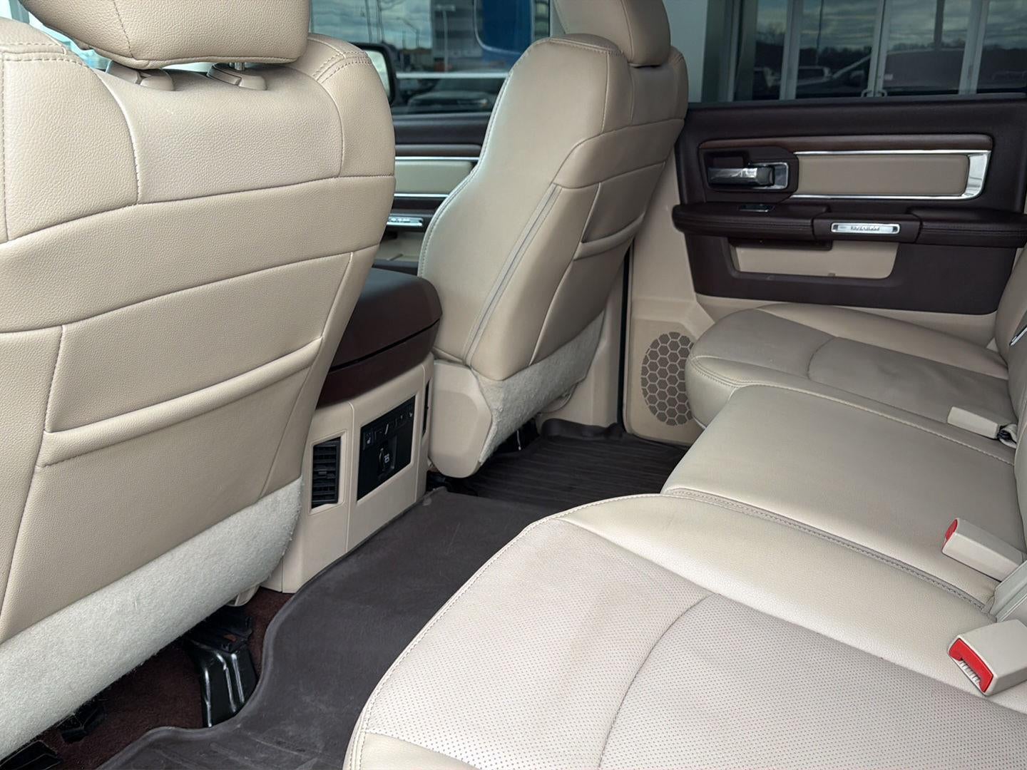 2017 RAM 1500 LARAMIE 4X2 CREW CAB 5'7