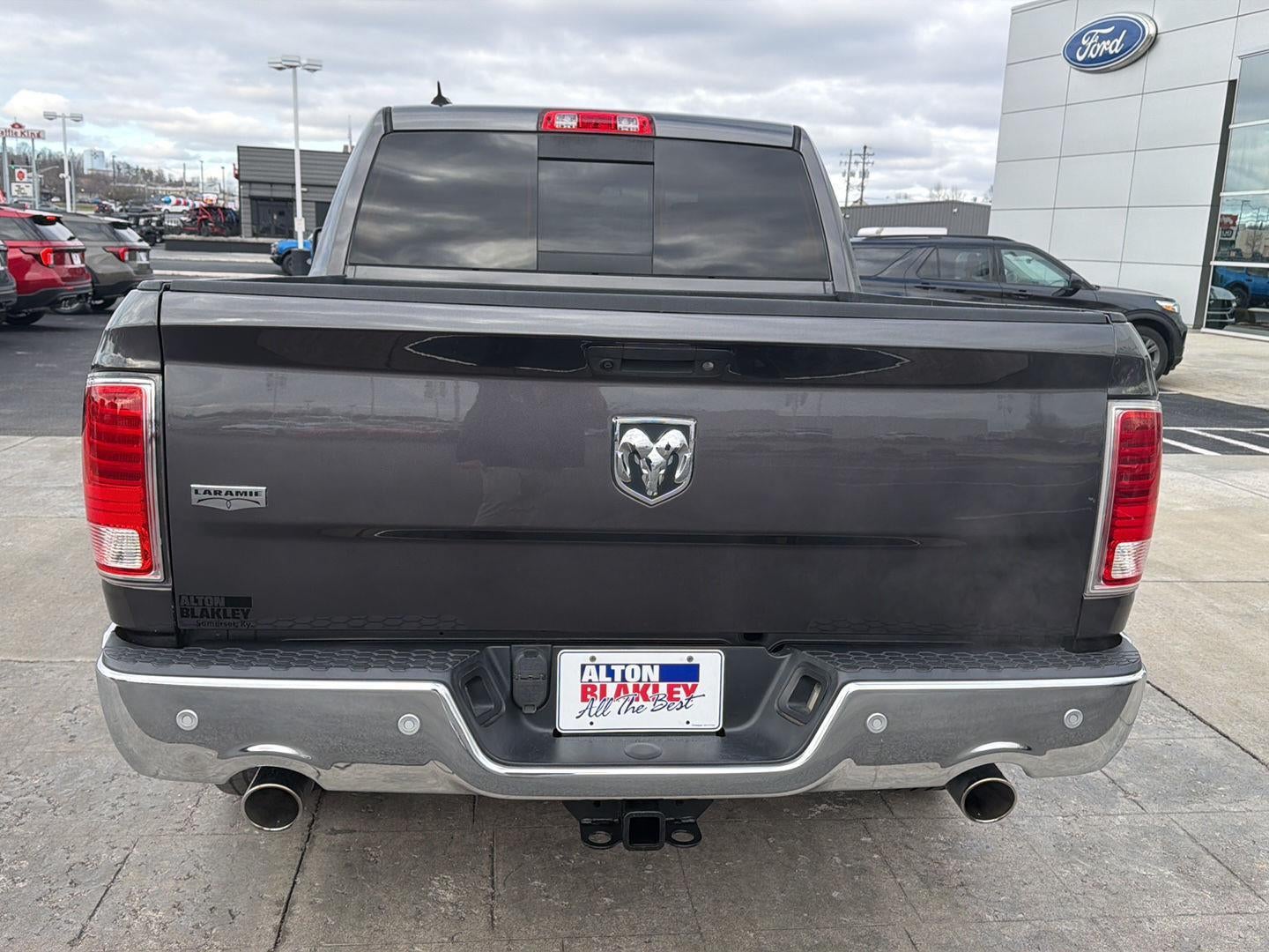 2017 RAM 1500 LARAMIE 4X2 CREW CAB 5'7