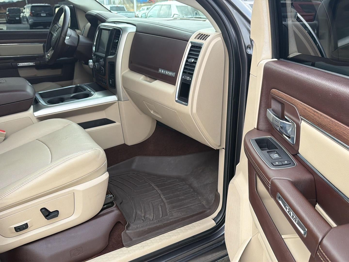 2017 RAM 1500 LARAMIE 4X2 CREW CAB 5'7