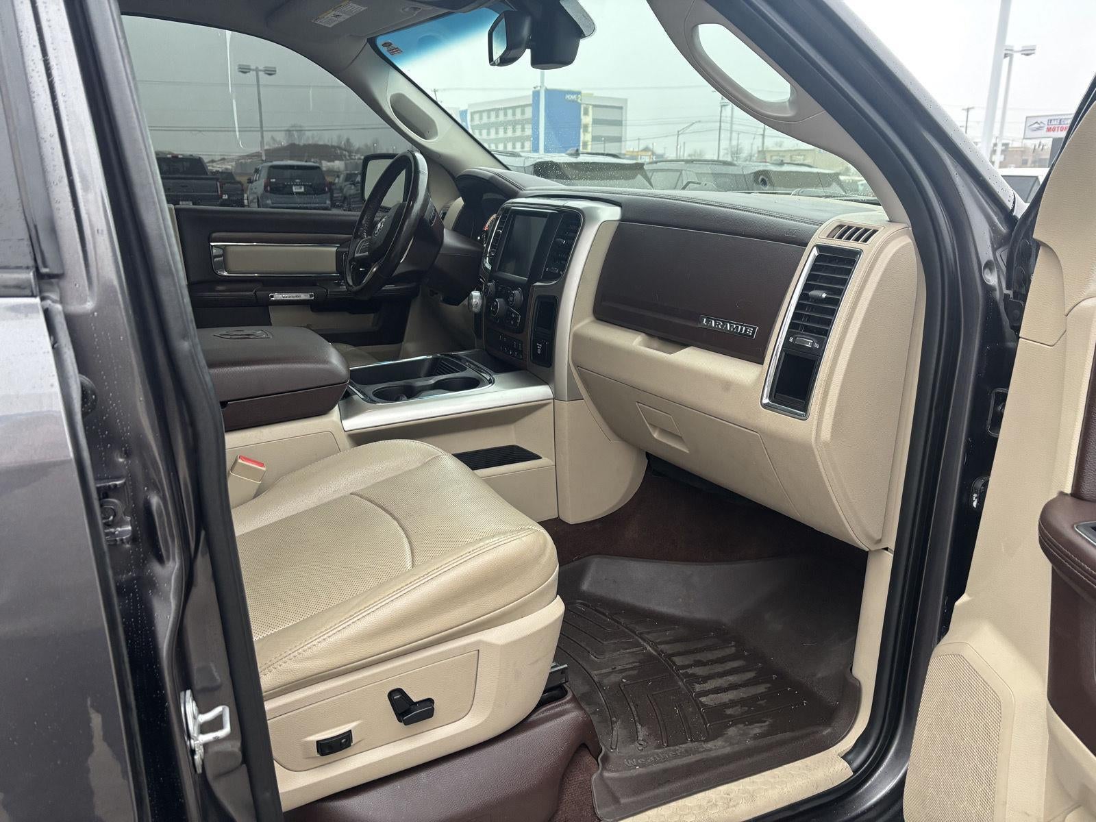 2017 RAM 1500 LARAMIE 4X2 CREW CAB 5'7