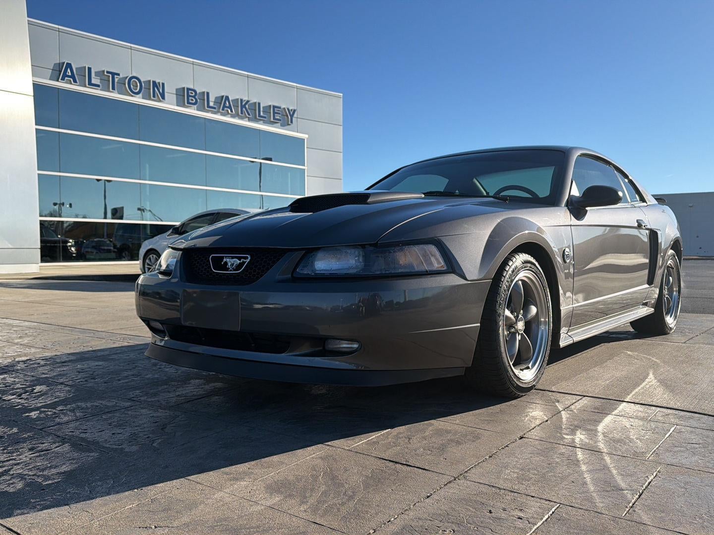 2004 Ford MUSTANG Base