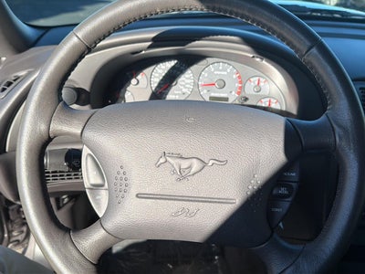 2004 Ford MUSTANG Base