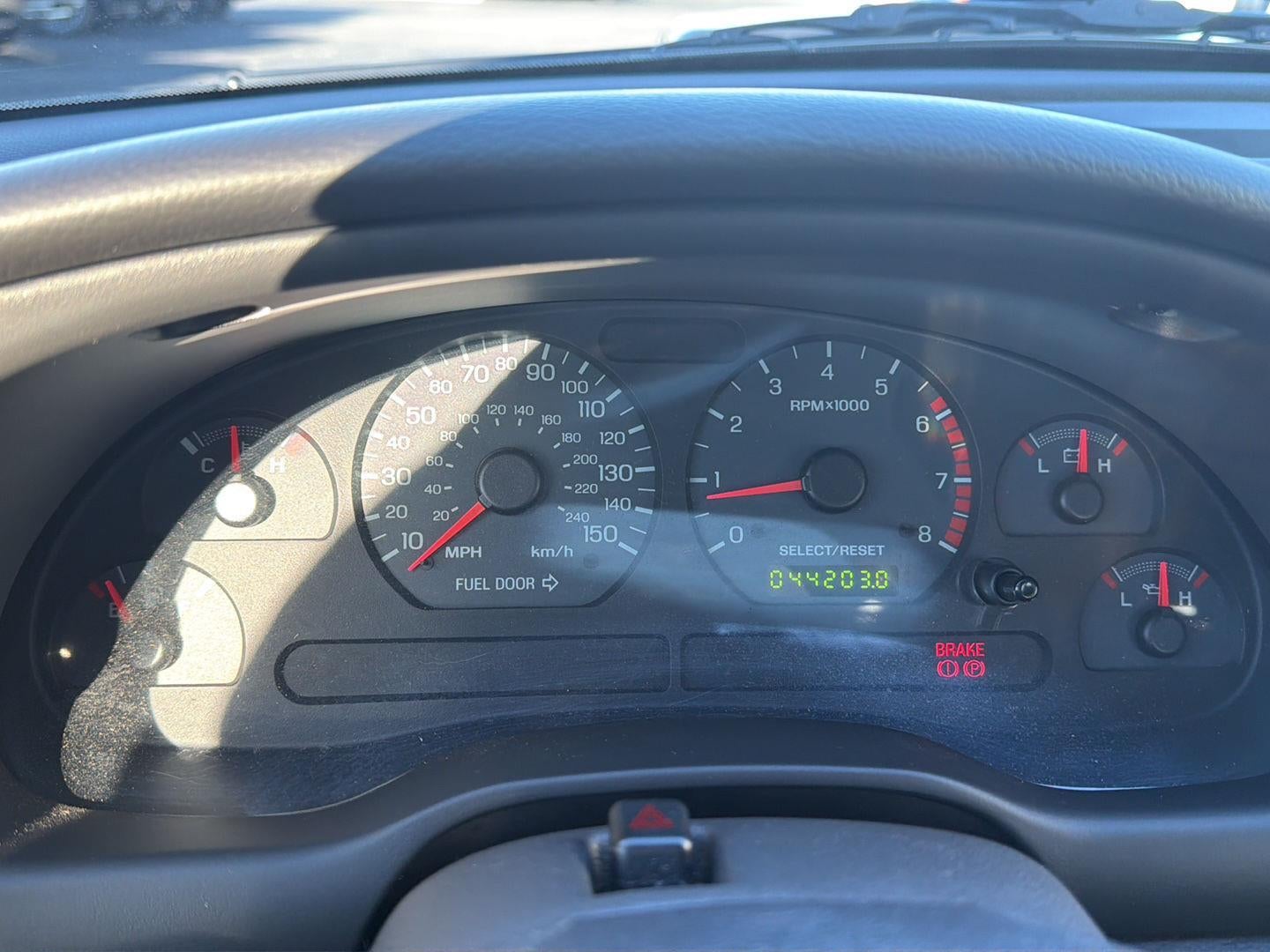 2004 Ford MUSTANG Base