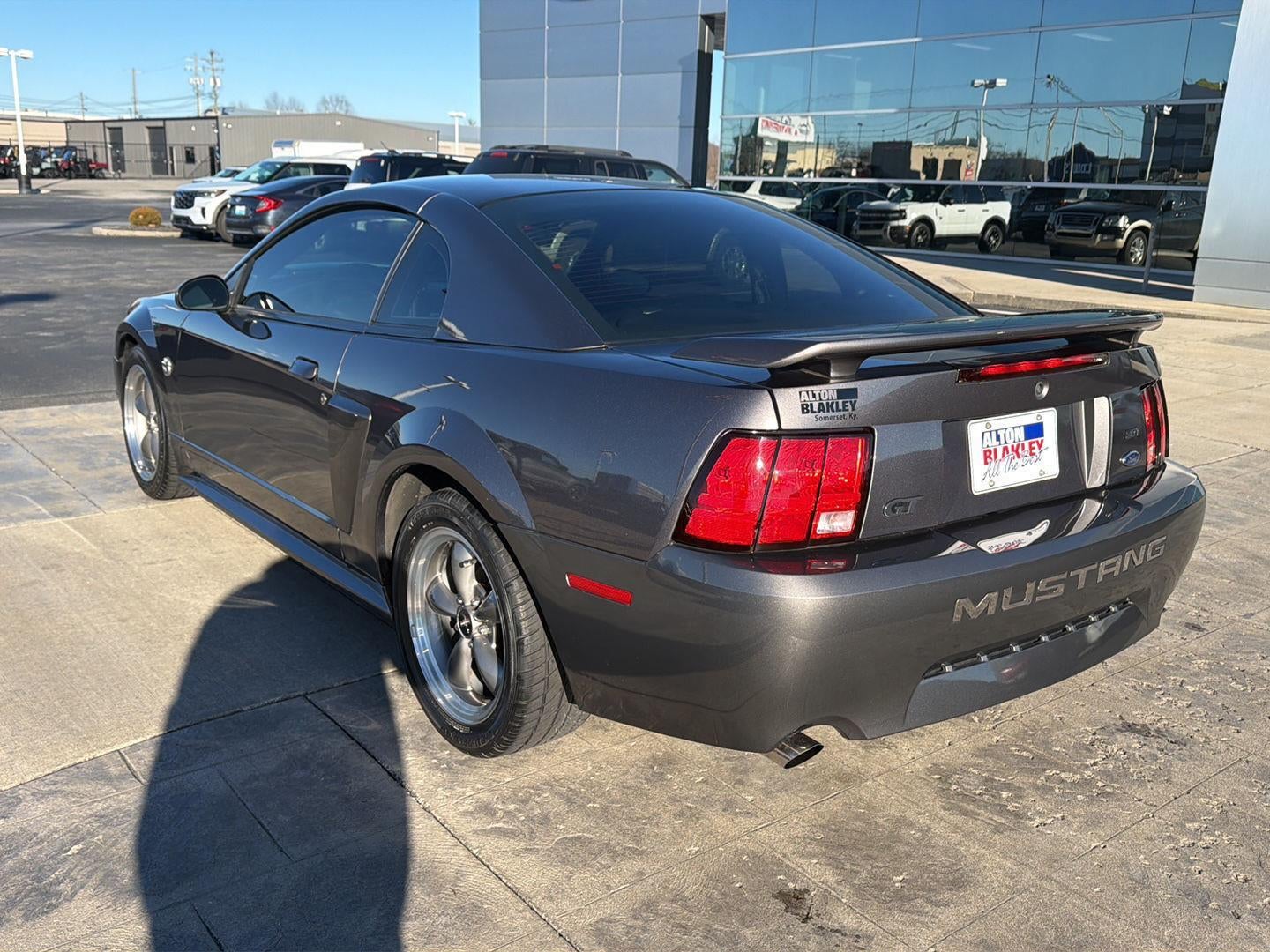 2004 Ford MUSTANG Base