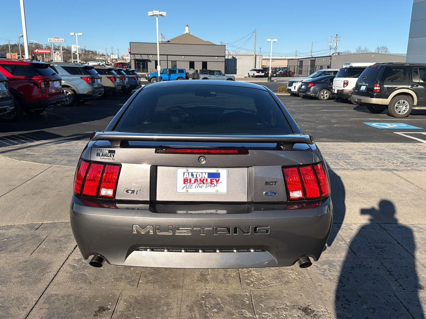 2004 Ford MUSTANG Base