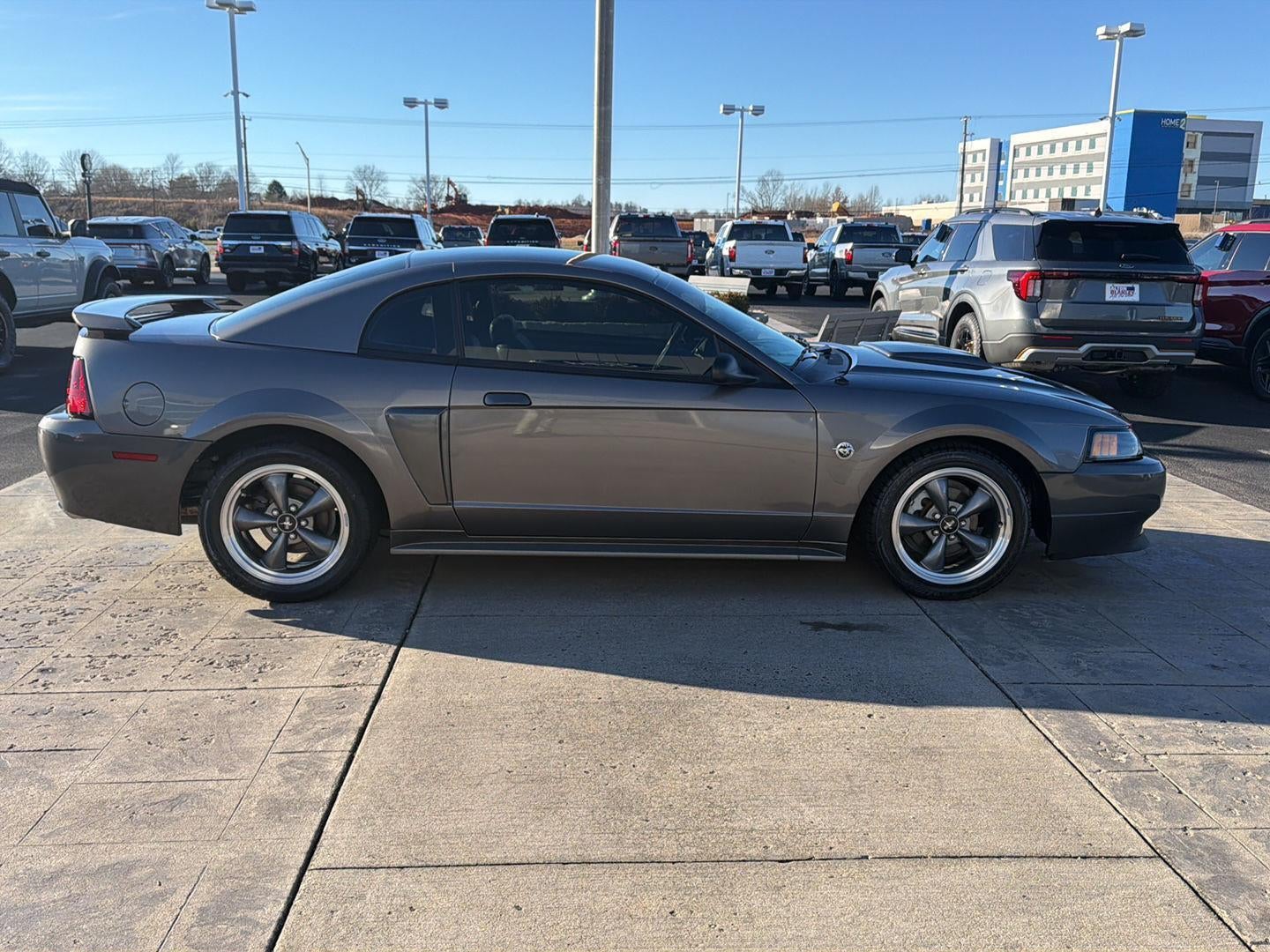 2004 Ford MUSTANG Base