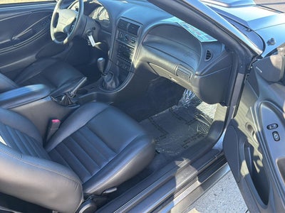 2004 Ford MUSTANG Base