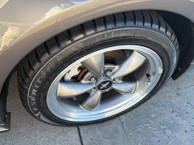 2004 Ford MUSTANG Base