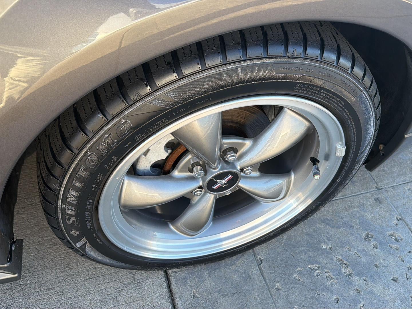 2004 Ford MUSTANG Base