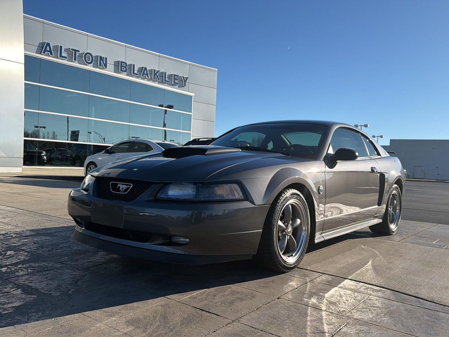 2004 Ford MUSTANG Base