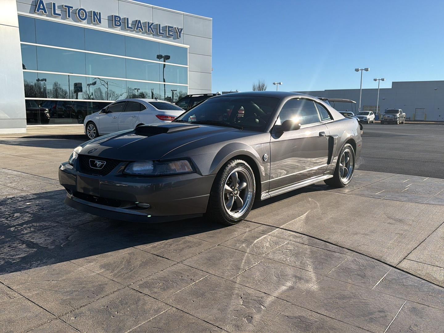 2004 Ford MUSTANG Base