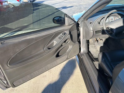 2004 Ford MUSTANG Base