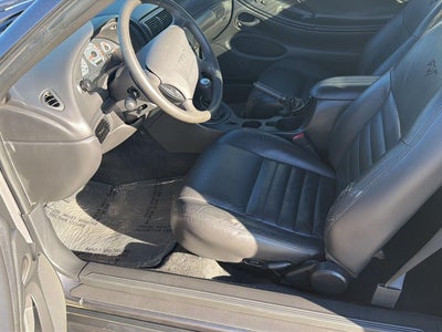 2004 Ford MUSTANG Base