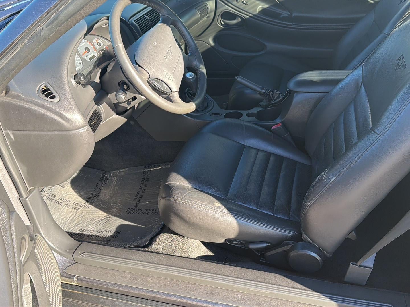 2004 Ford MUSTANG Base