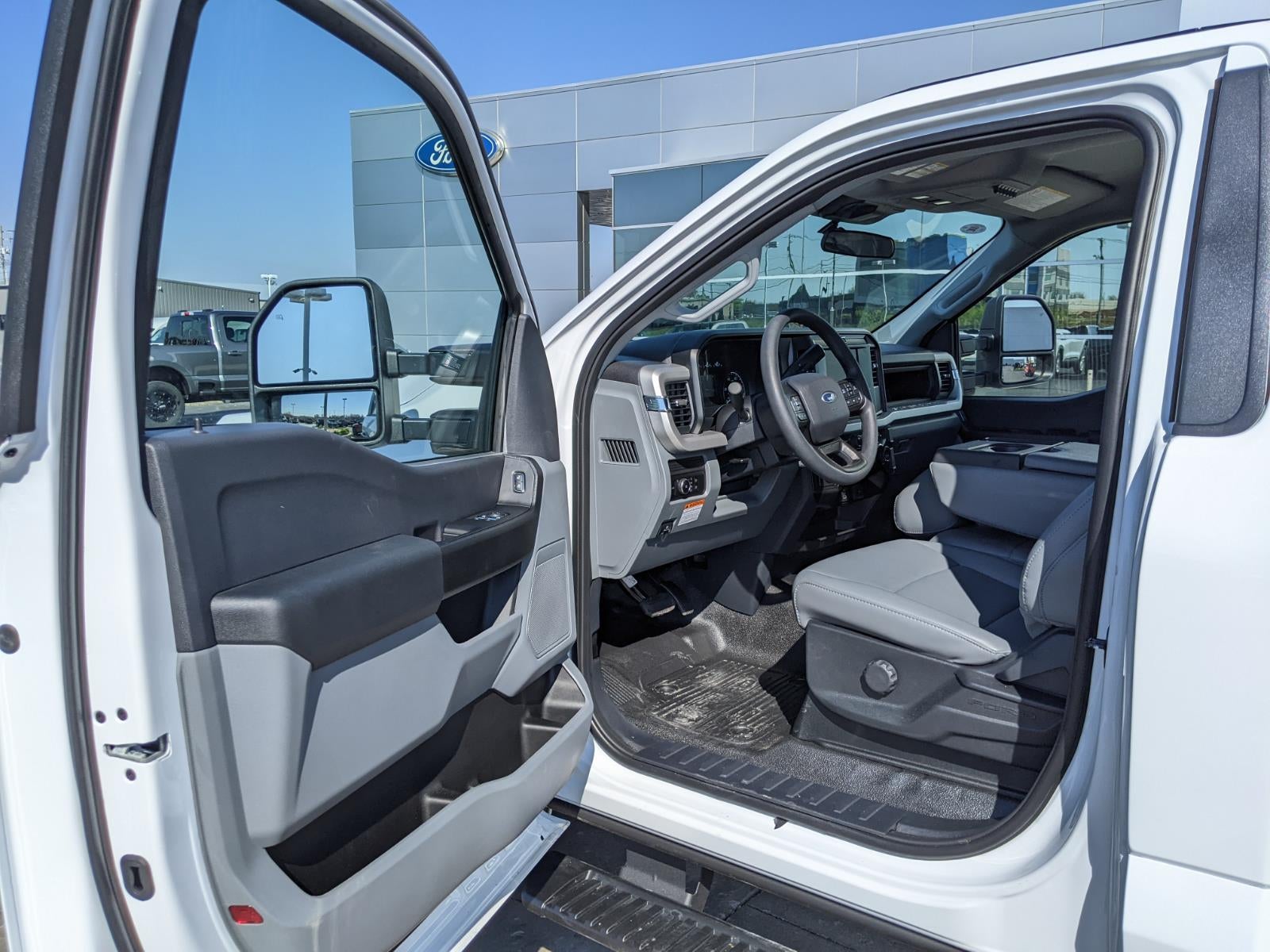 2026 Ford Super Duty F-350 DRW XL