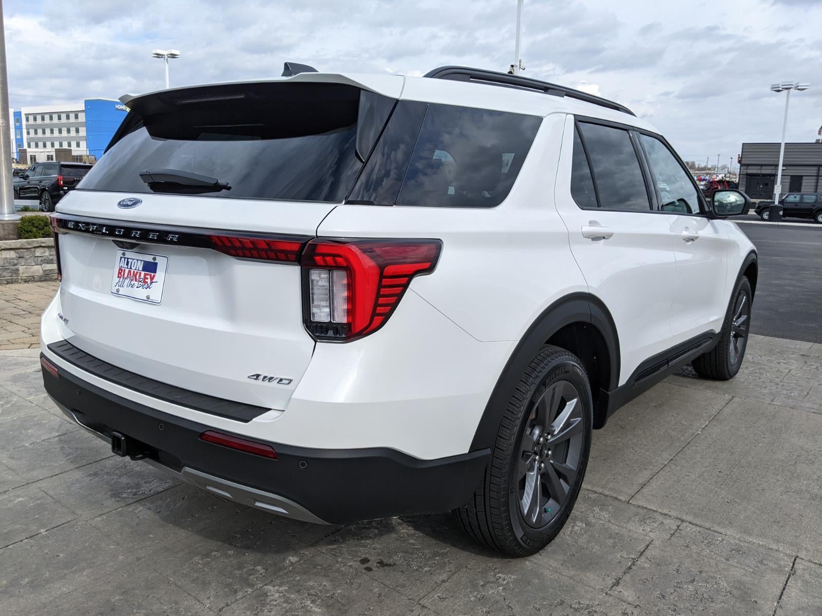 2026 Ford Explorer Active w/100A Pkg