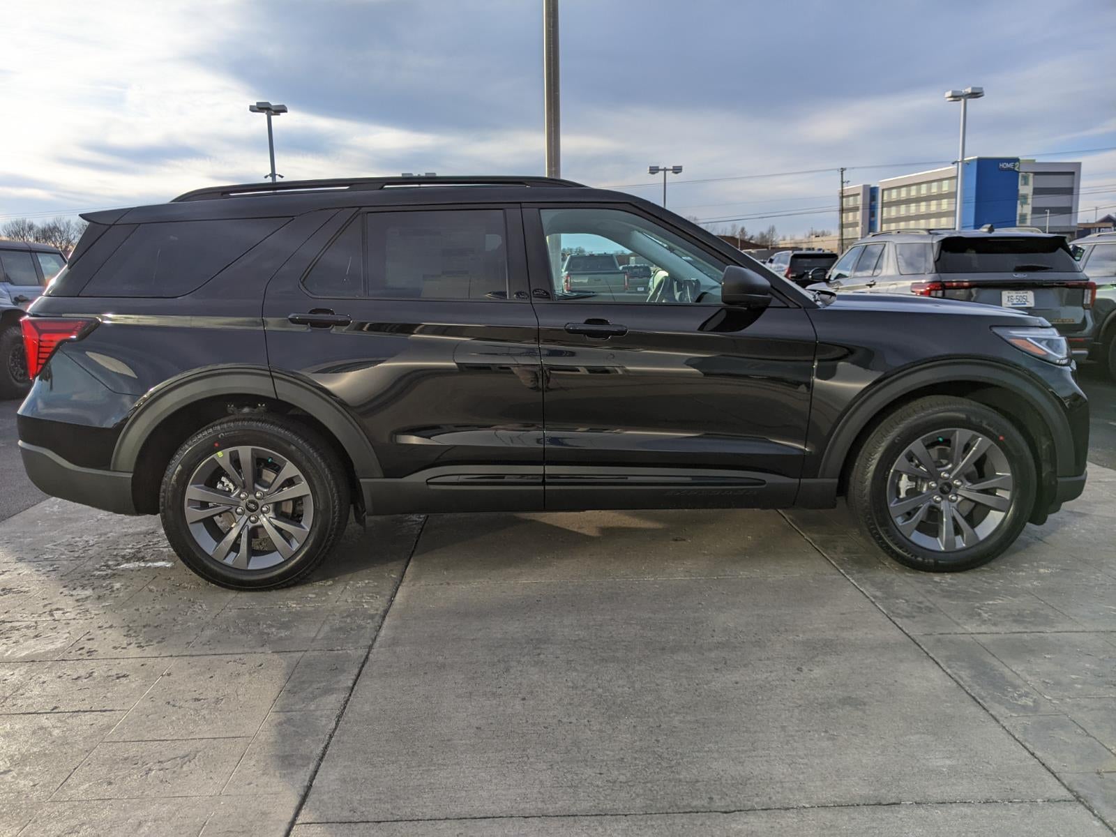 2026 Ford Explorer Active w/200A Pkg