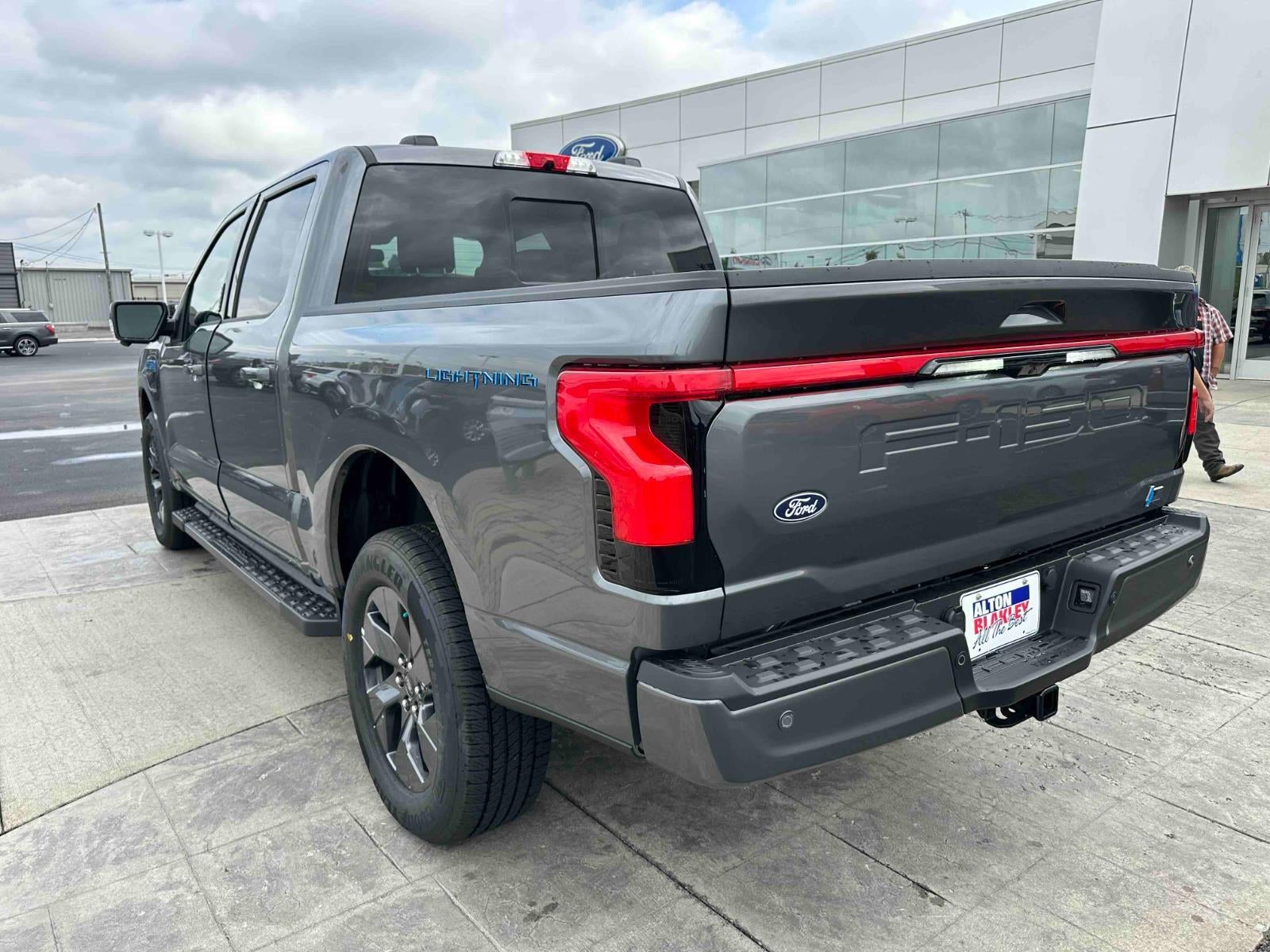 2025 Ford F-150 Lightning LARIAT