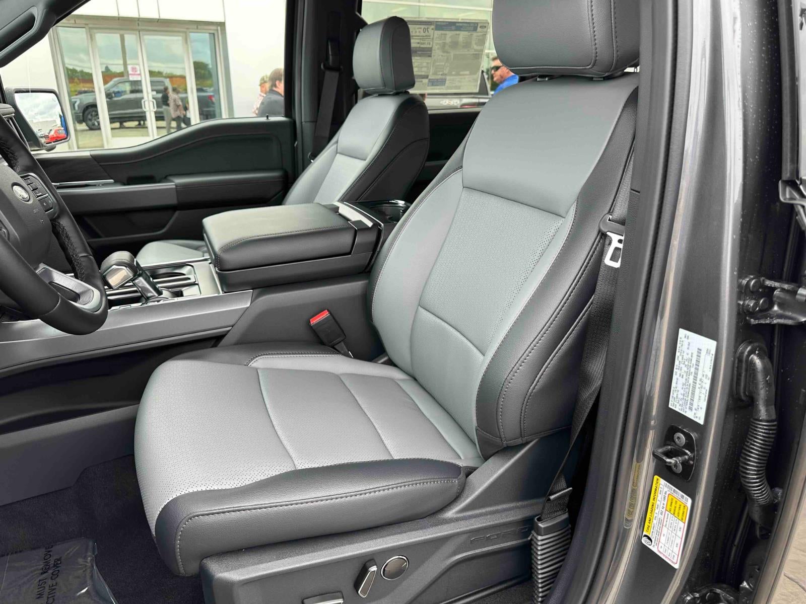 2025 Ford F-150 Lightning LARIAT