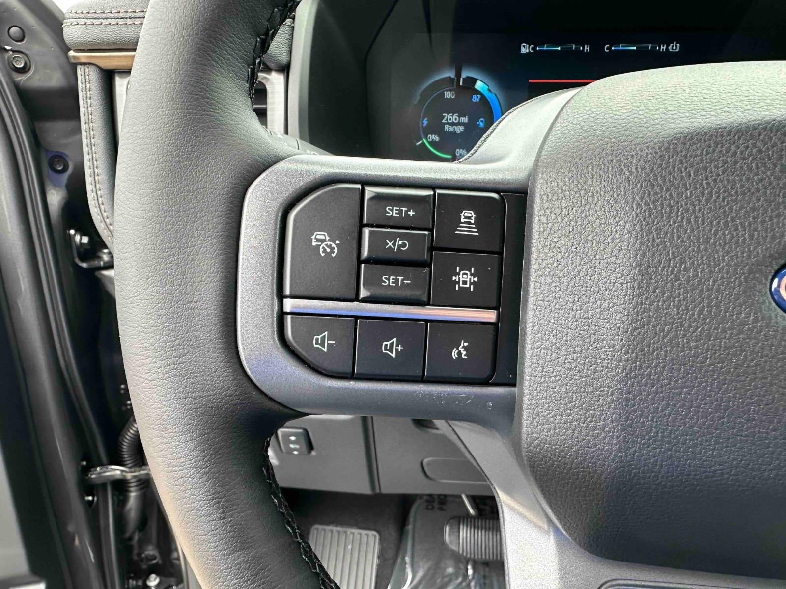 2025 Ford F-150 Lightning LARIAT