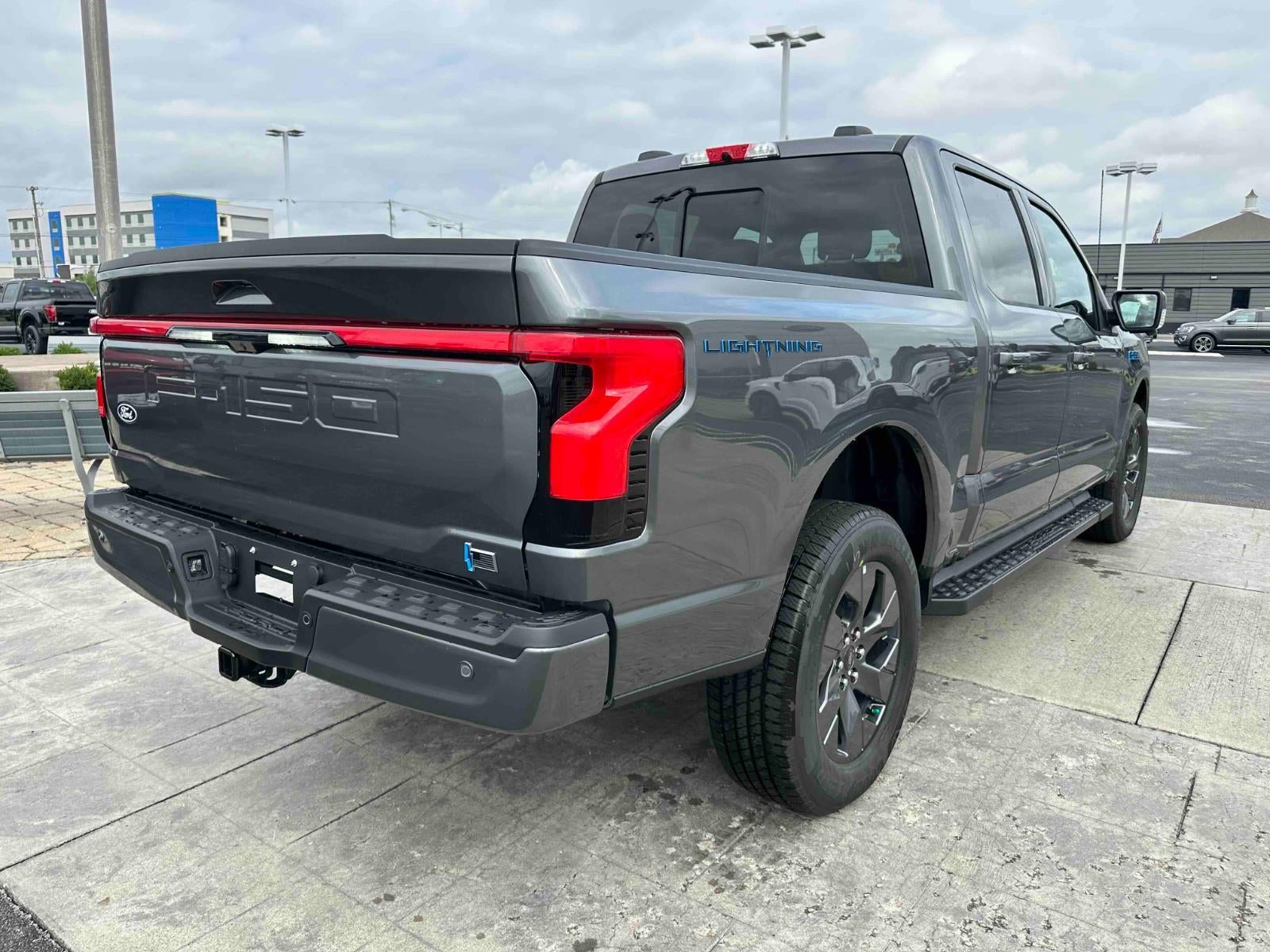 2025 Ford F-150 Lightning LARIAT