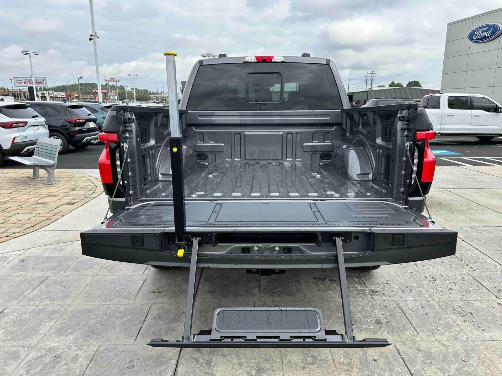 2025 Ford F-150 Lightning LARIAT