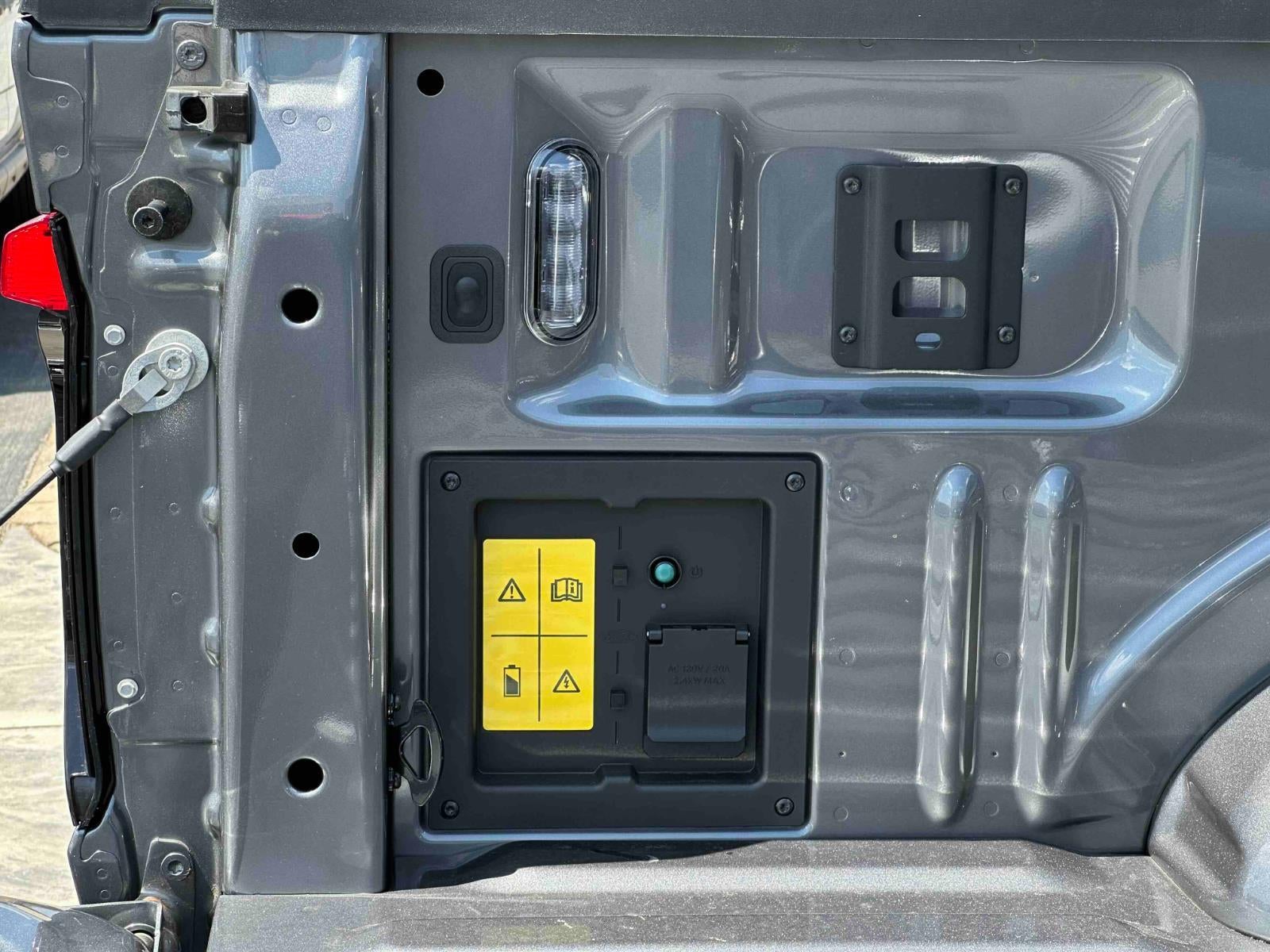 2025 Ford F-150 Lightning Lariat 4WD Supercrew 5.5'