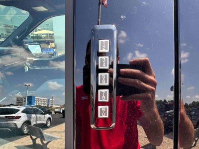 2025 Ford F-150 Lightning Lariat 4WD Supercrew 5.5'