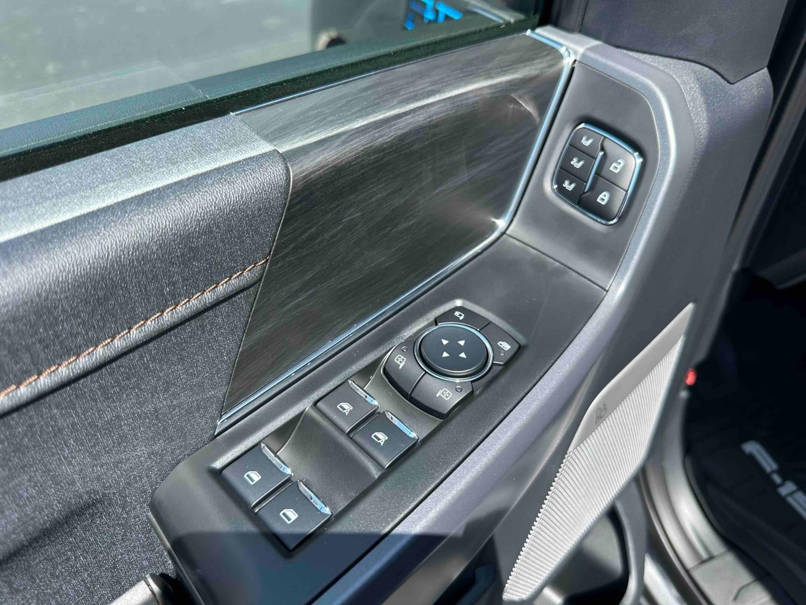 2025 Ford F-150 Lightning Lariat 4WD Supercrew 5.5'