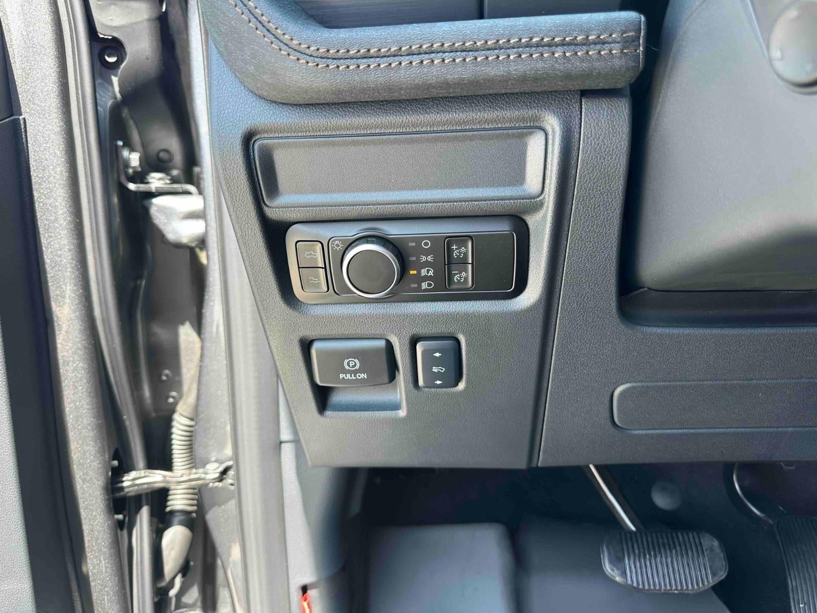 2025 Ford F-150 Lightning Lariat 4WD Supercrew 5.5'