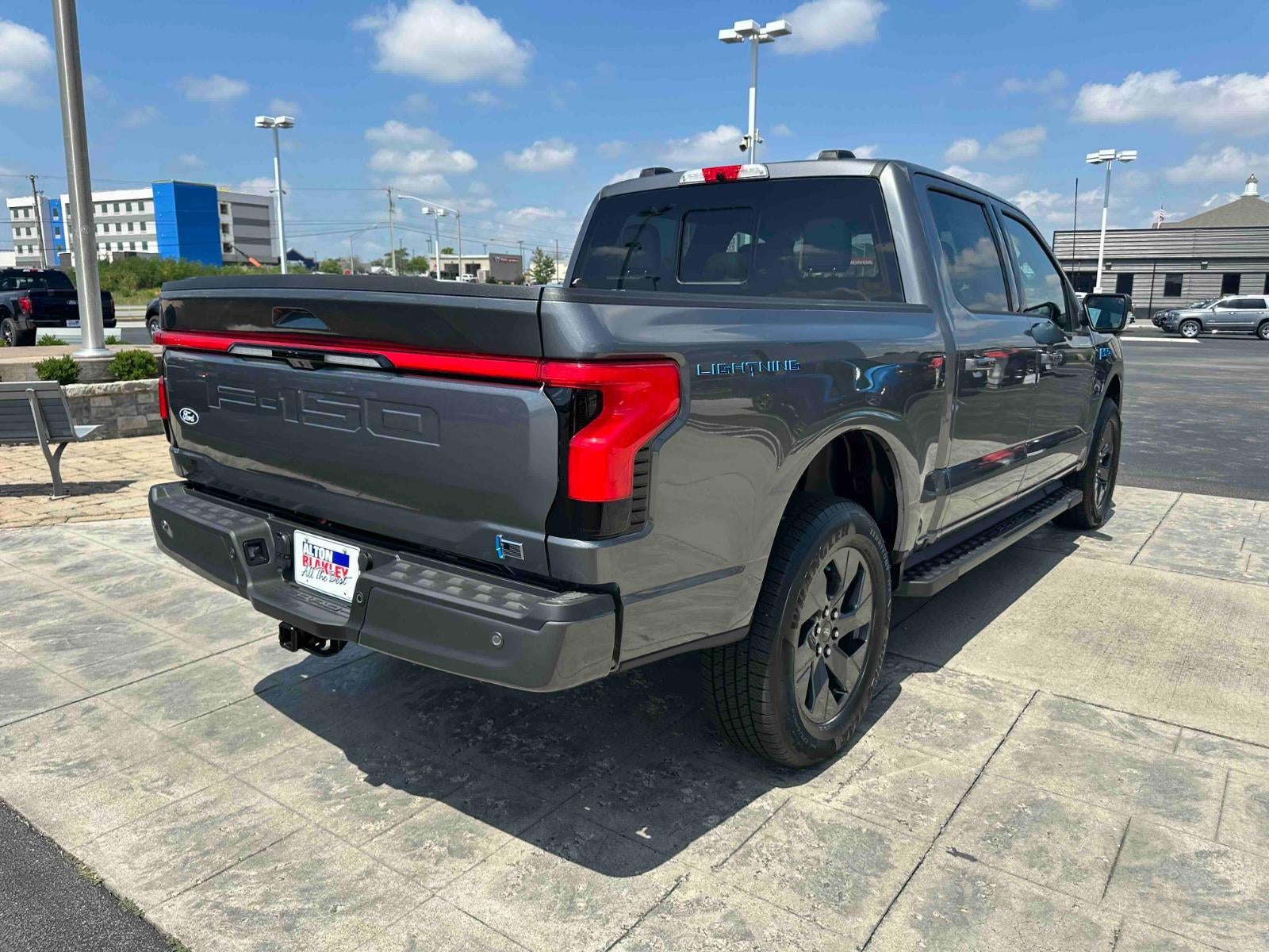 2025 Ford F-150 Lightning Lariat 4WD Supercrew 5.5'