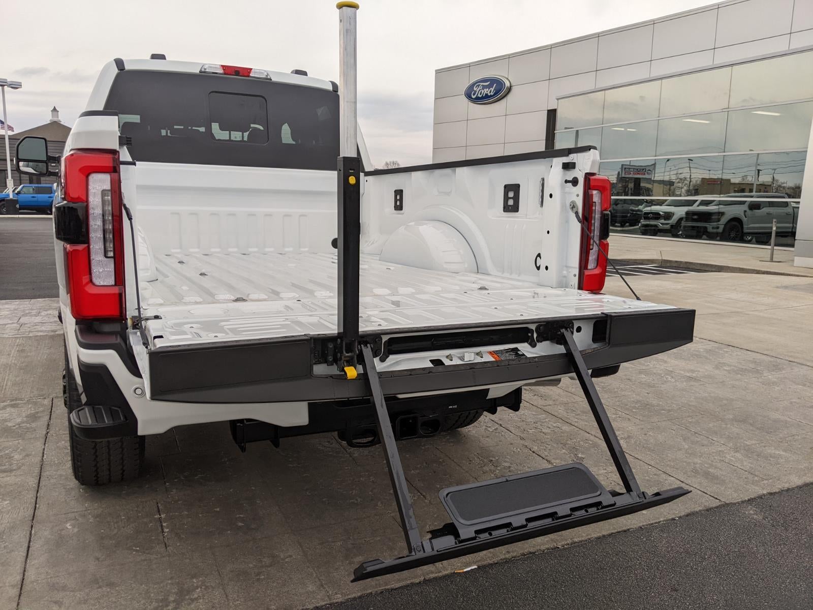 2026 Ford Super Duty F-350 SRW Platinum