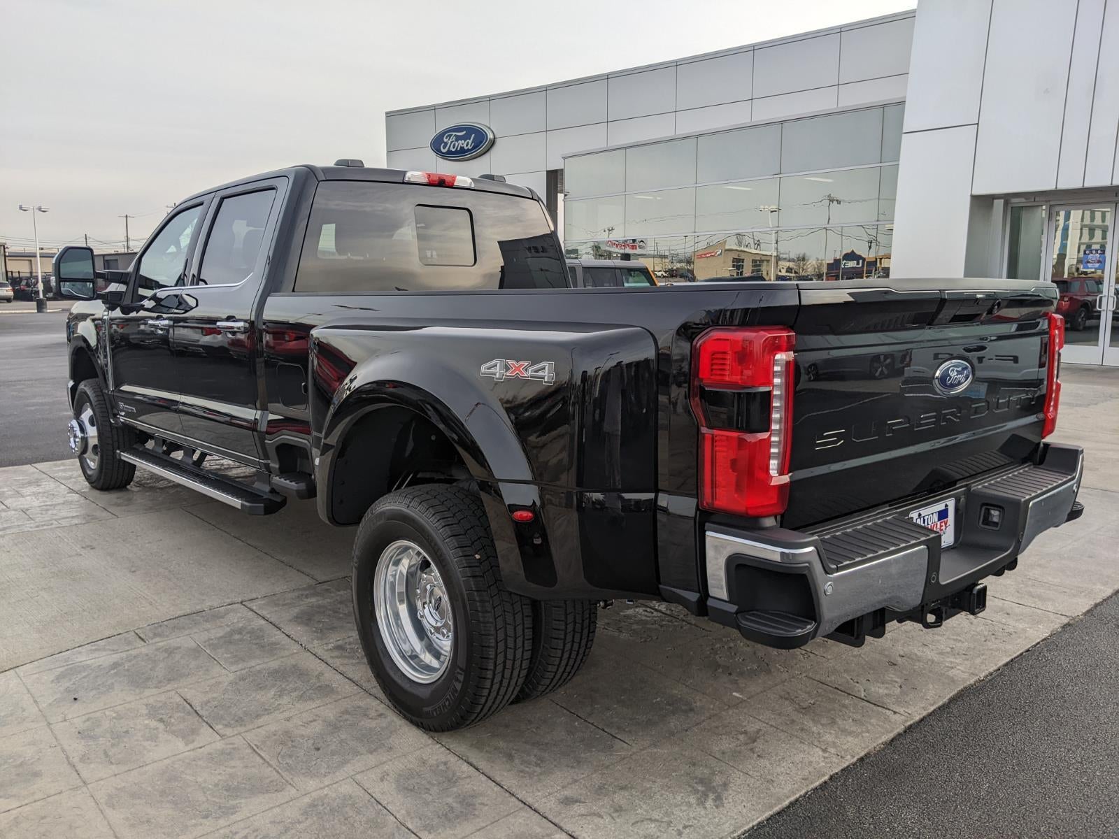 2026 Ford Super Duty F-350 DRW LARIAT