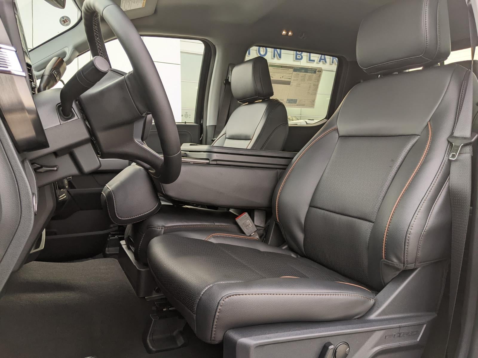 2026 Ford Super Duty F-350 DRW LARIAT