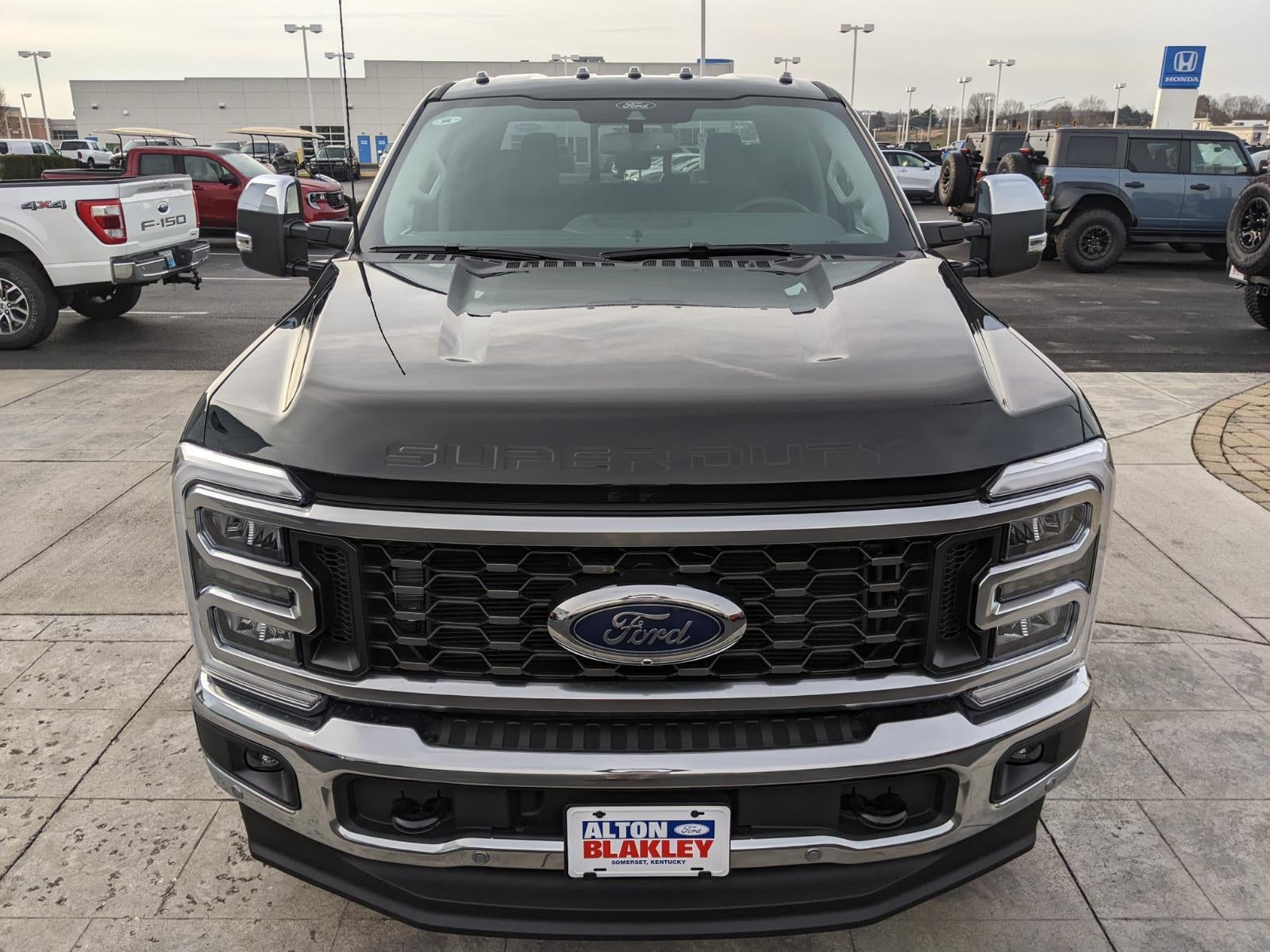 2026 Ford Super Duty F-350 DRW LARIAT