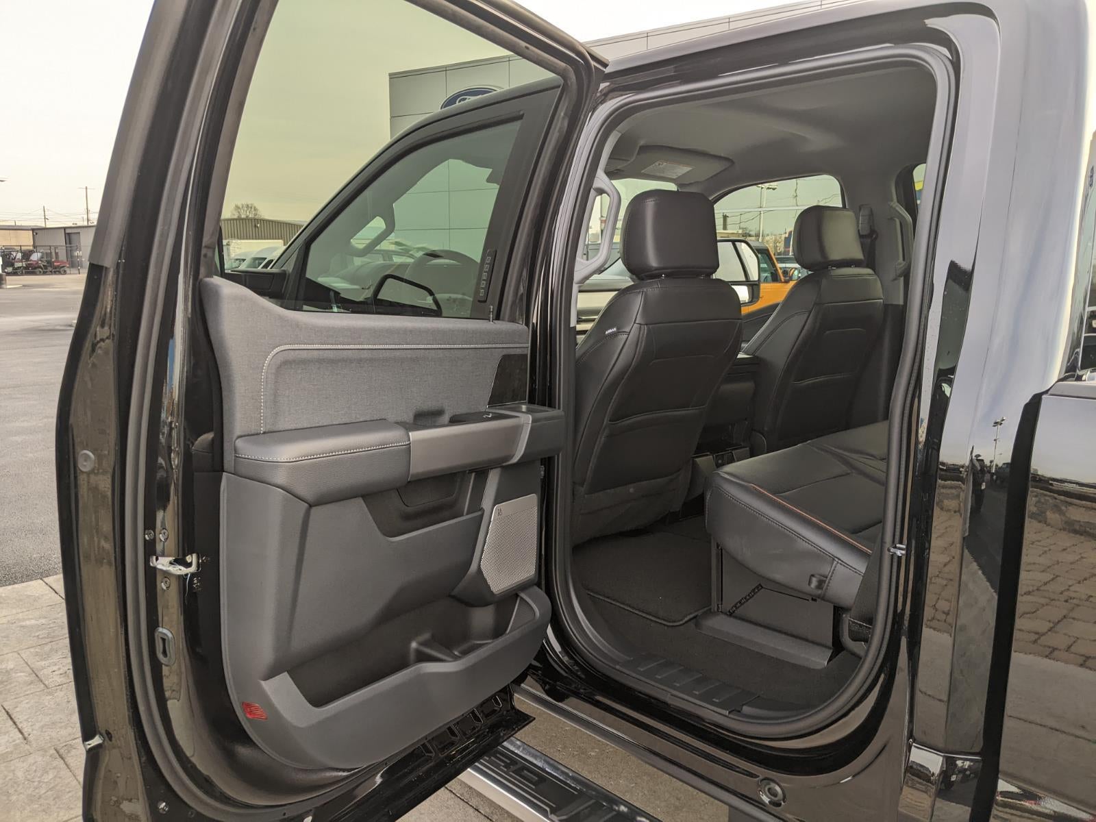 2026 Ford Super Duty F-350 DRW LARIAT