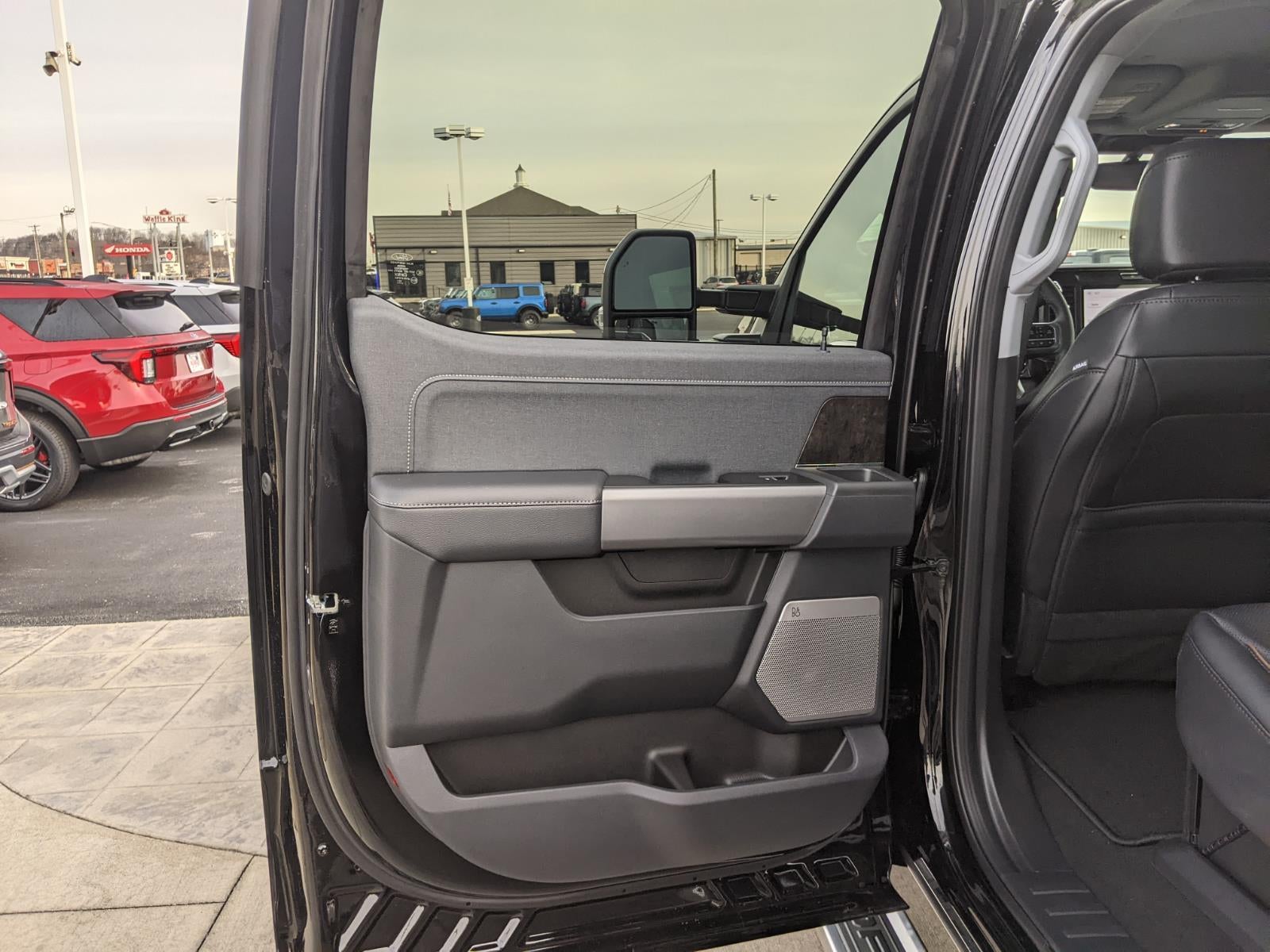 2026 Ford Super Duty F-350 DRW LARIAT