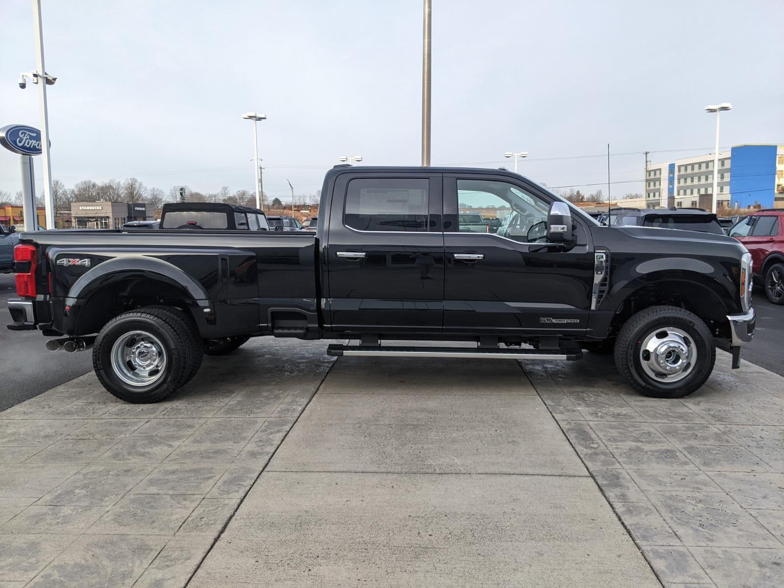 2026 Ford Super Duty F-350 DRW LARIAT