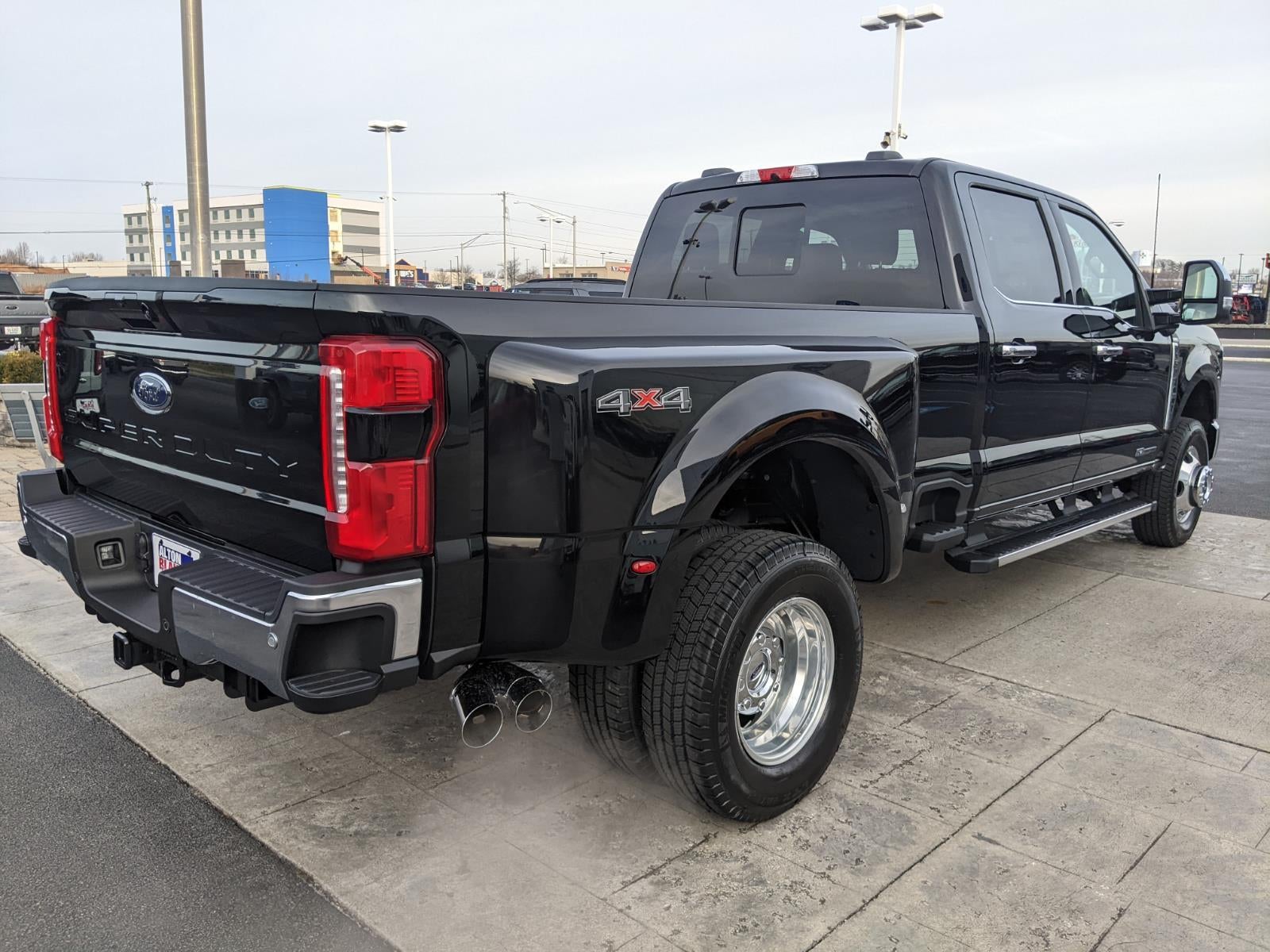 2026 Ford Super Duty F-350 DRW LARIAT
