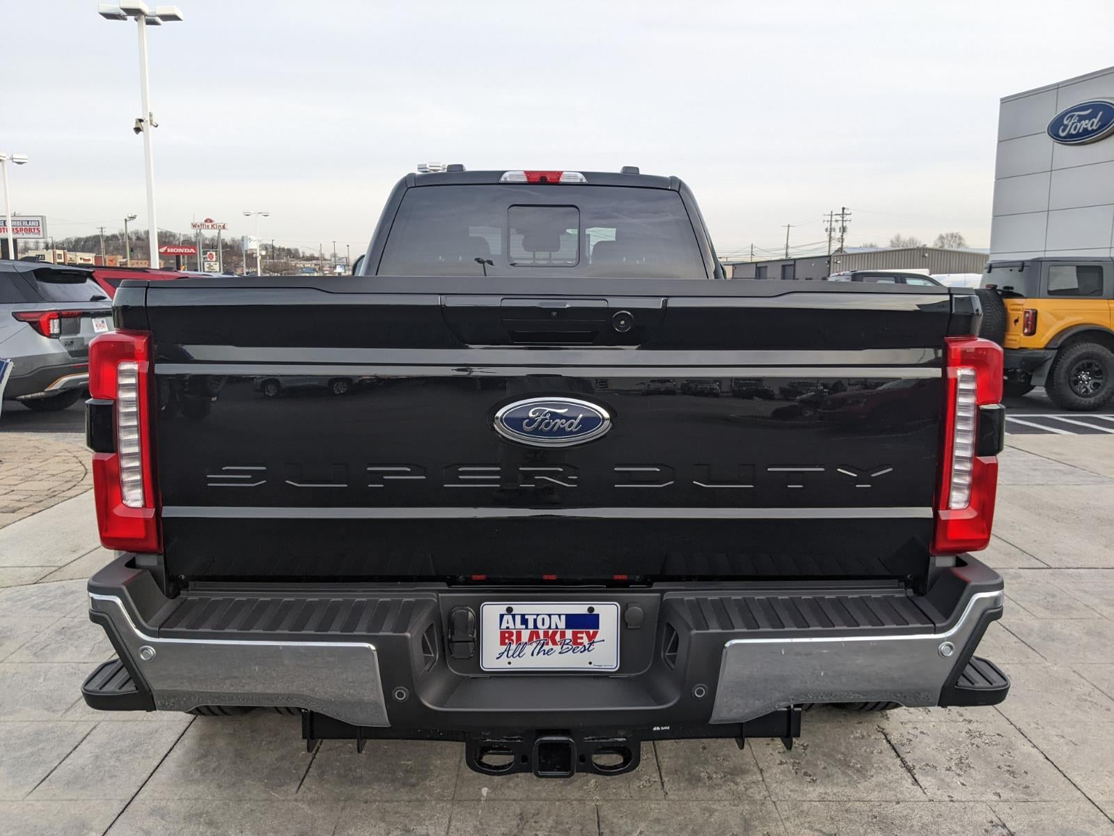 2026 Ford Super Duty F-350 DRW LARIAT