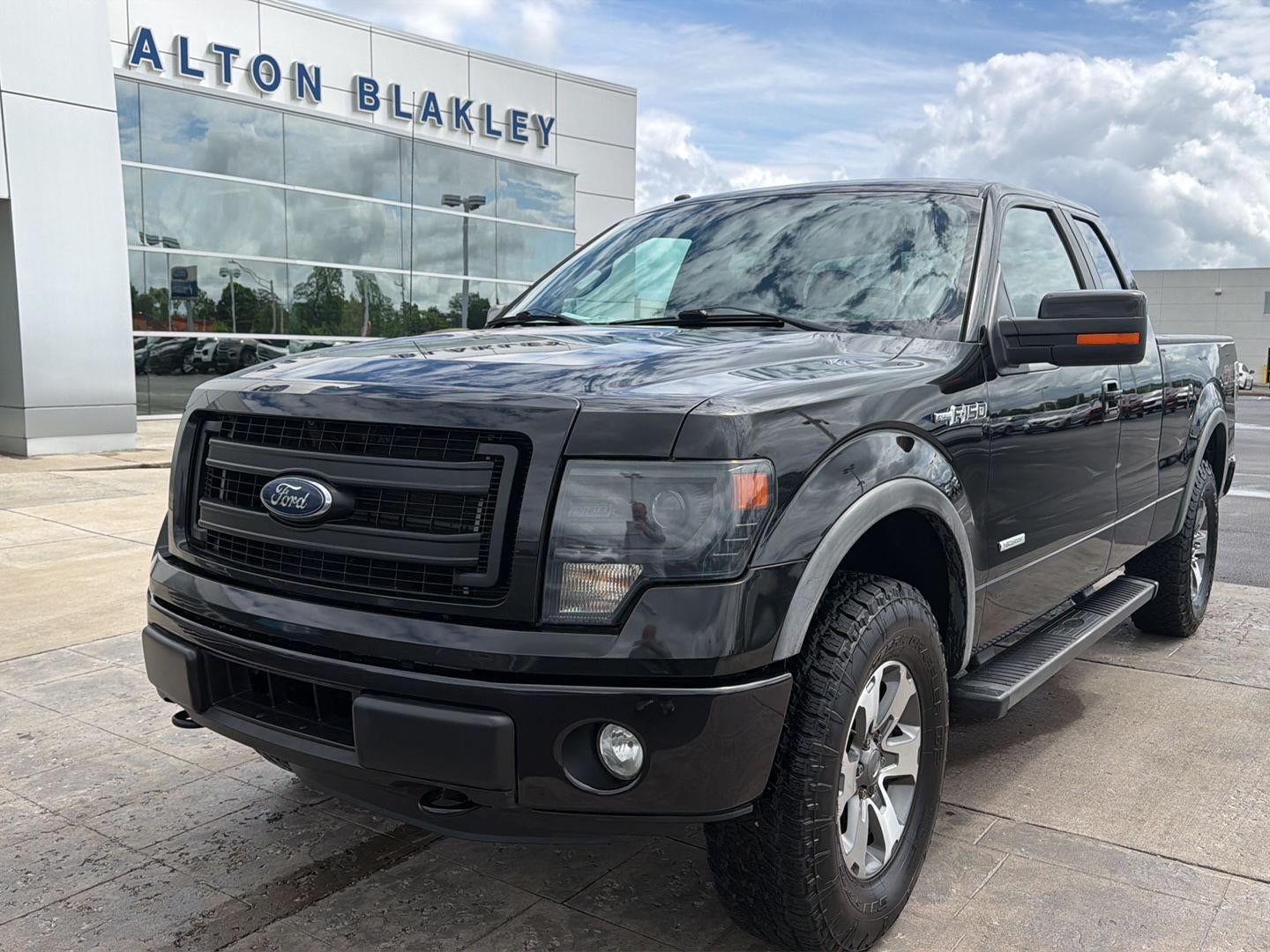 2014 Ford F-150 4WD SUPERCAB 145 XLT