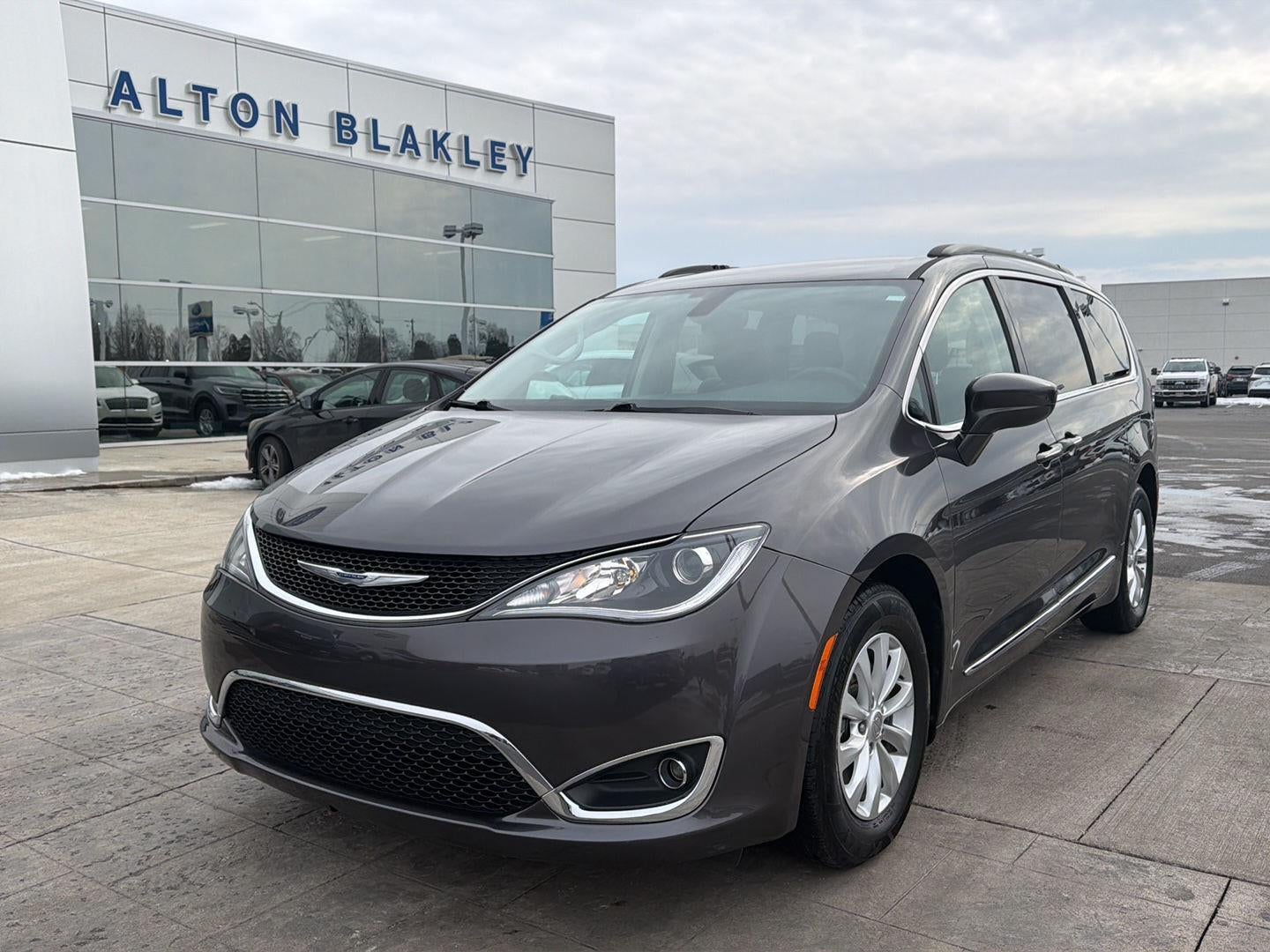 2017 Chrysler Pacifica Touring-L