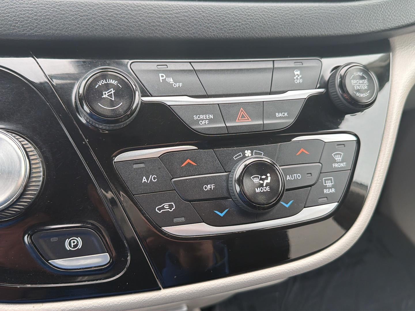 2017 Chrysler Pacifica Touring-L