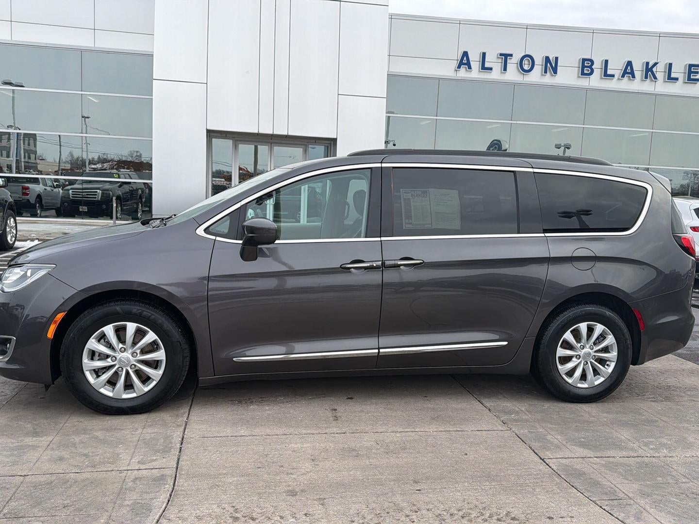 2017 Chrysler Pacifica Touring-L