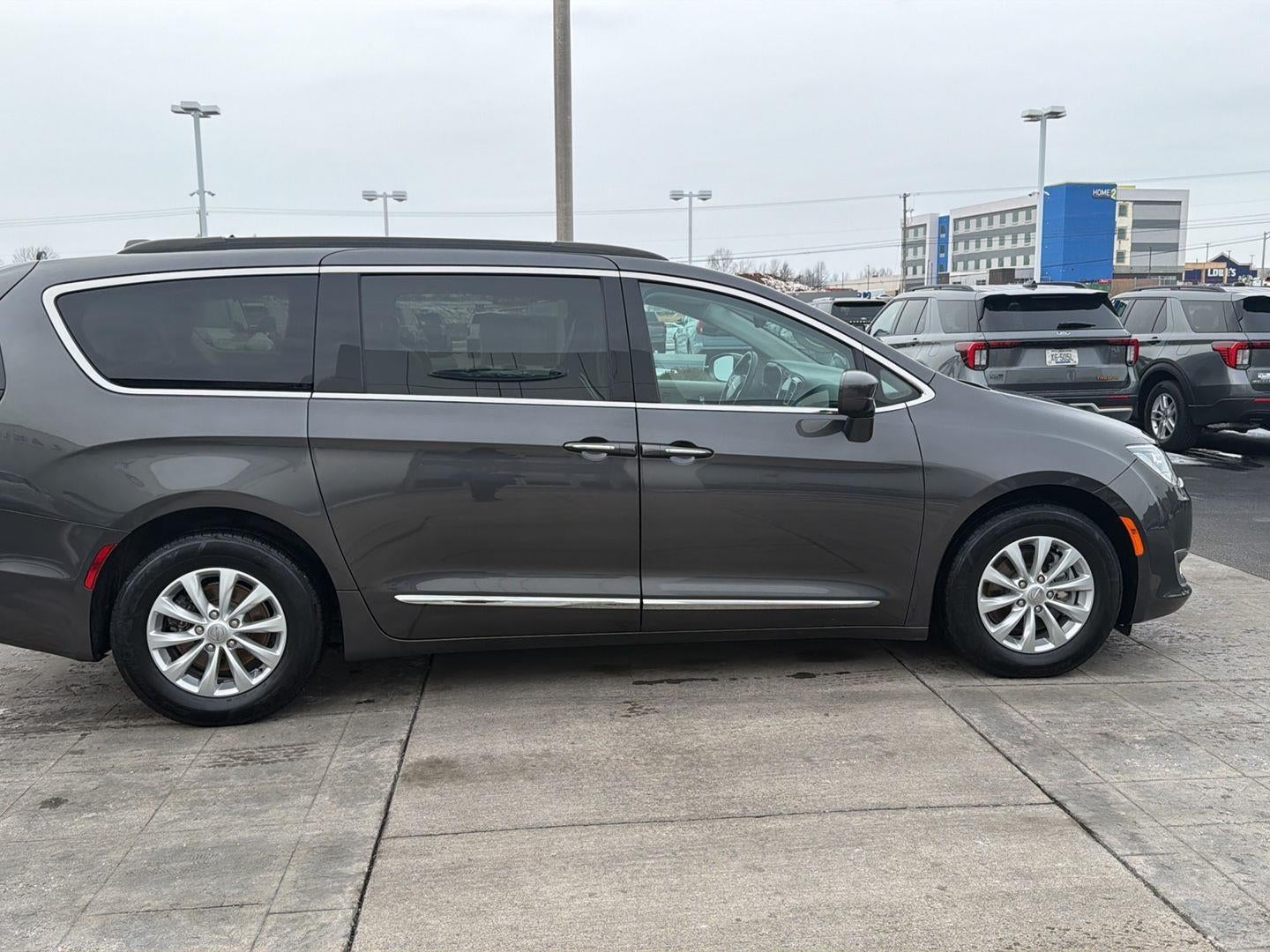 2017 Chrysler Pacifica Touring-L