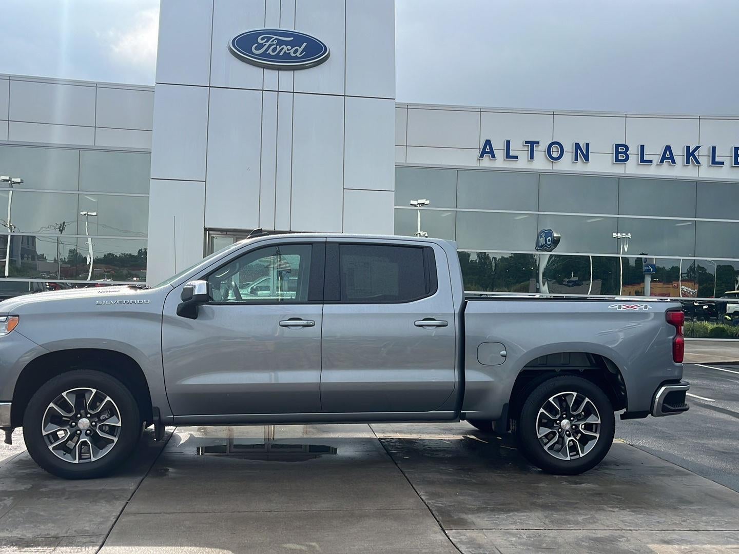 2024 Chevrolet Silverado 1500 LT