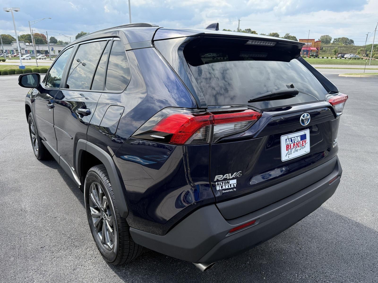 2022 Toyota RAV4 Hybrid XLE Premium