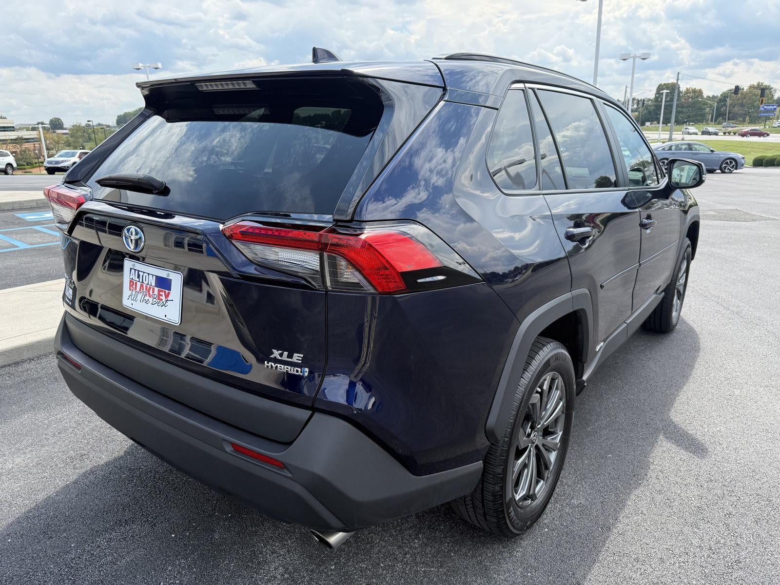 2022 Toyota RAV4 Hybrid XLE Premium