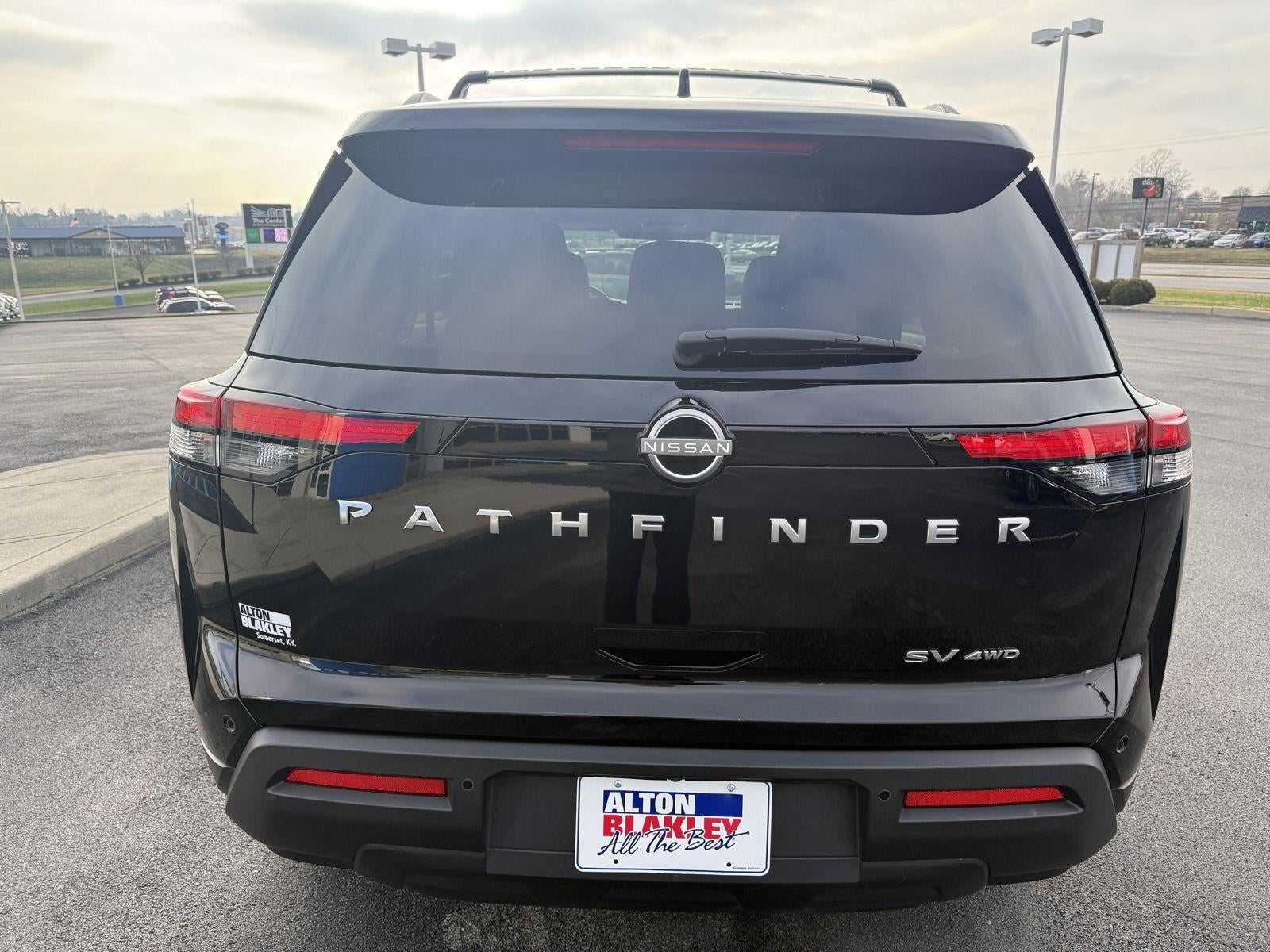 2024 Nissan Pathfinder SV